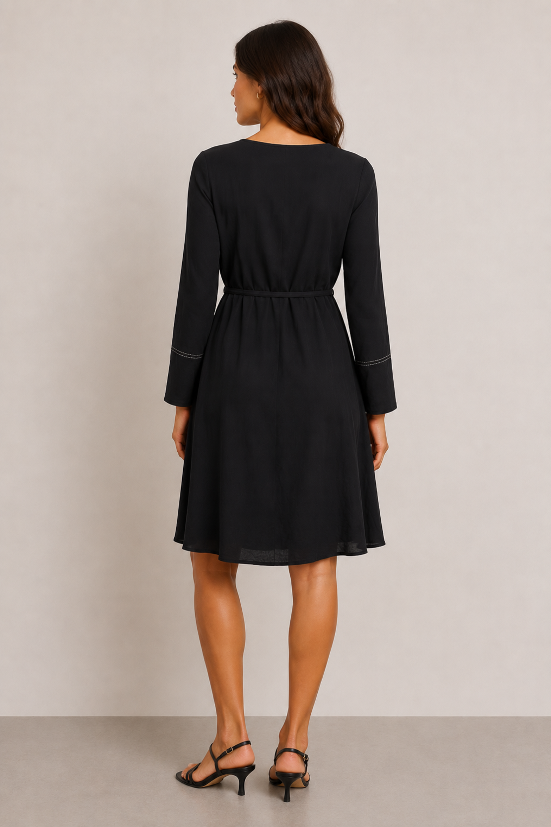 Vero Moda Черна рокля с колан • M