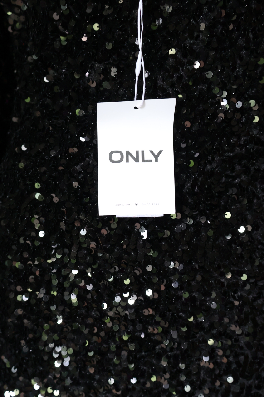 ONLY Рокля с пайети • M