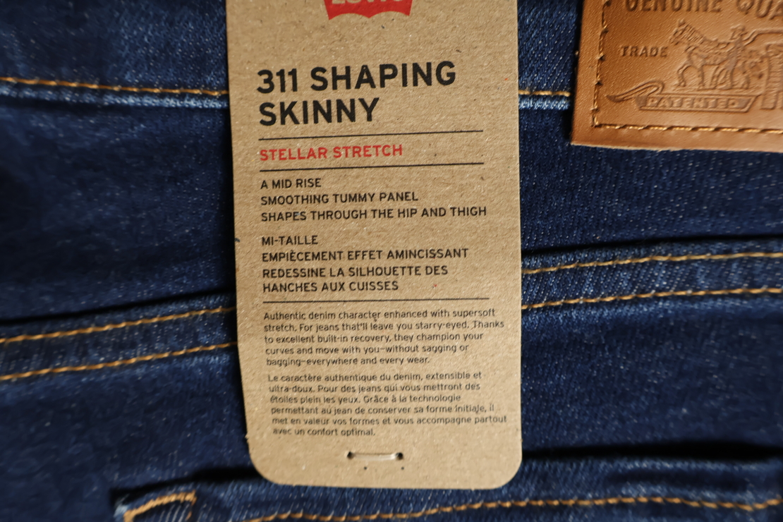 Levi’s 311 Shaping Skinny • W31 / L32