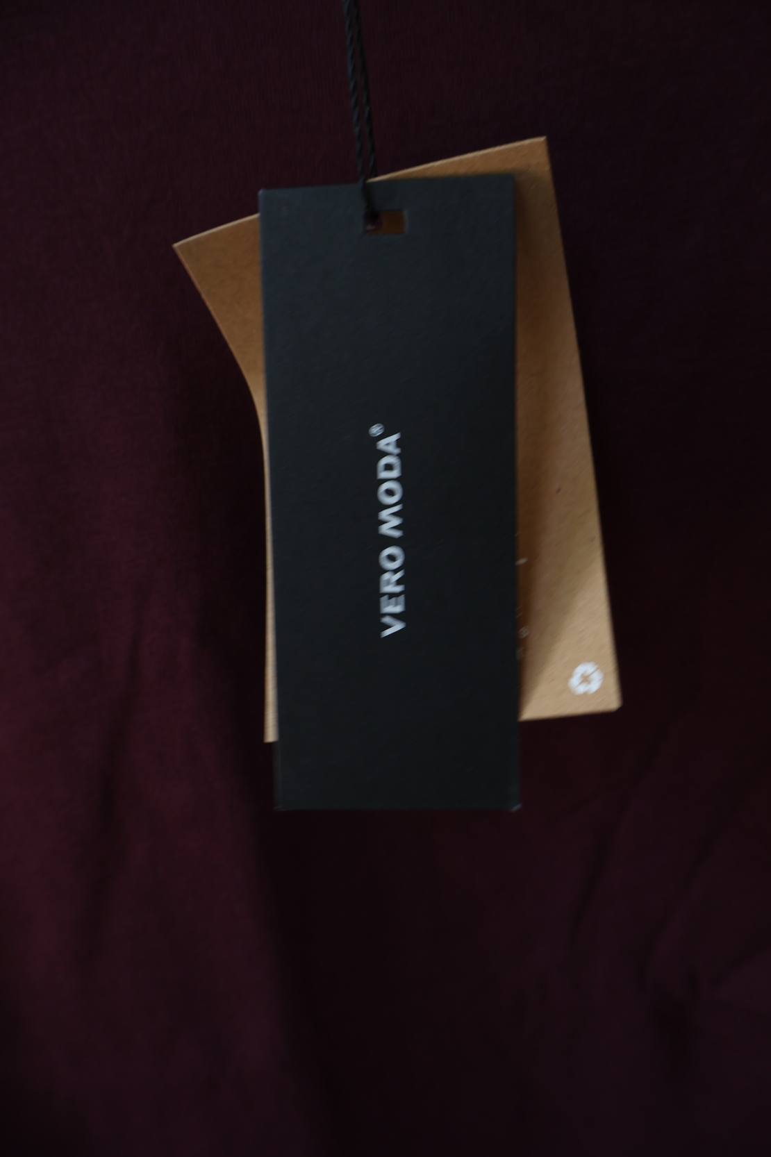 Vero Moda Базова тениска в бордо • M