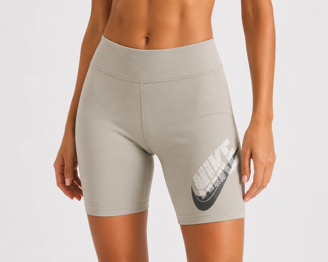 NIKE Sportswear Essential Shorts • S
