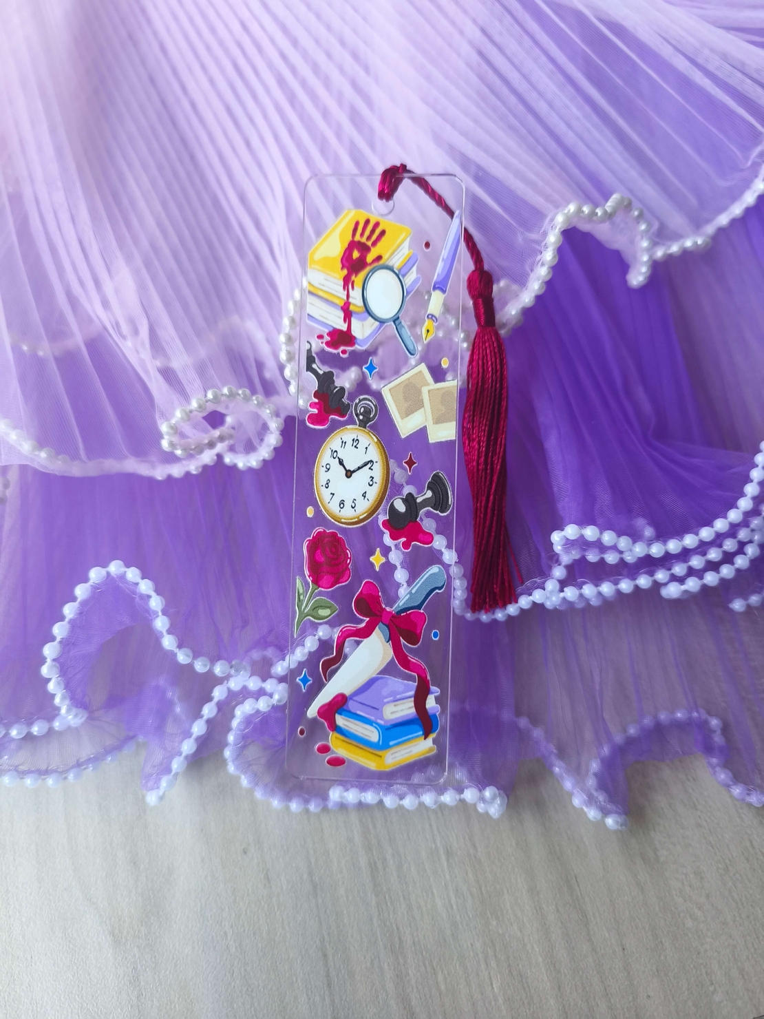 Акрилен книгоразделител -Mystery 001