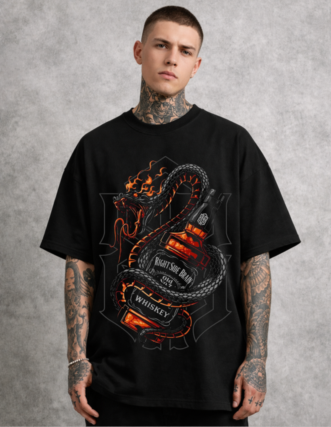 Oversized - Тениска с артистична композиция