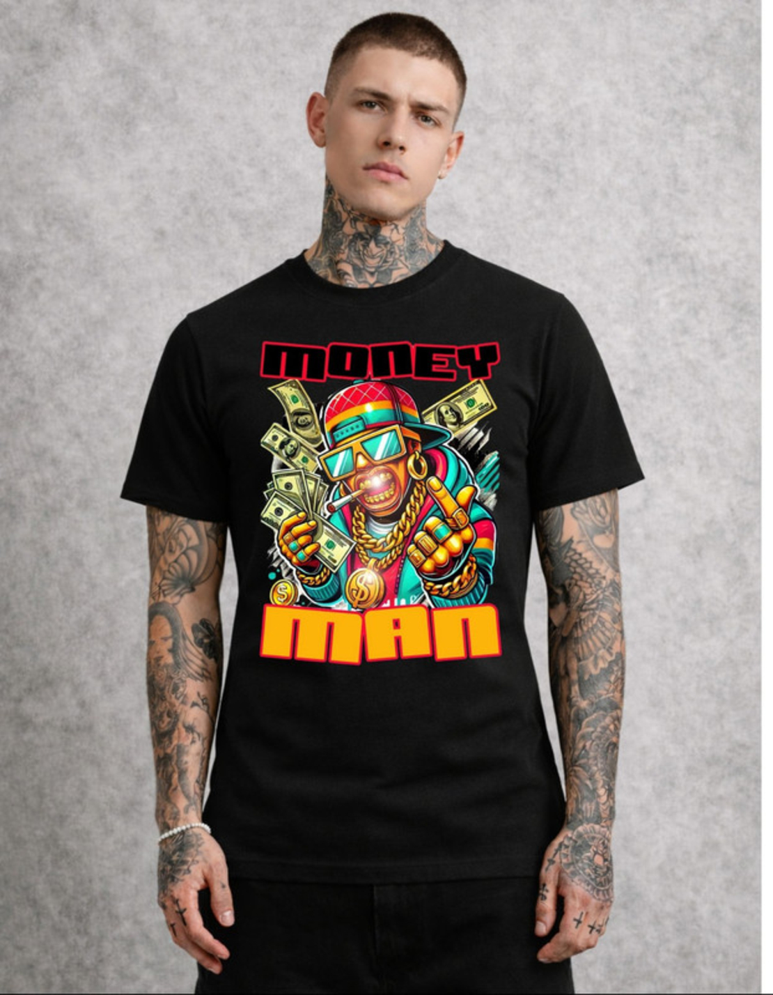 Тениска с ясно изразен дизайнерски стил