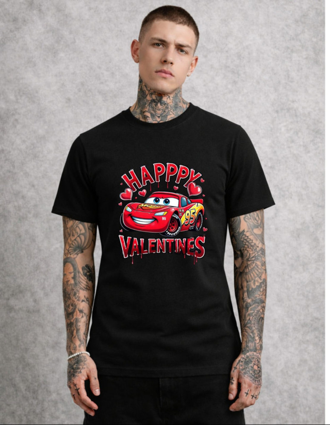 Тениска с визуално чист дизайн