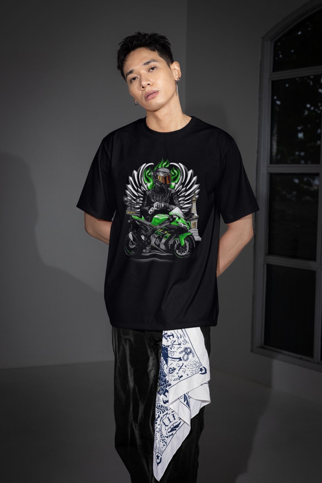 Стилна тениска с уникален дизайн – мотор и моторист