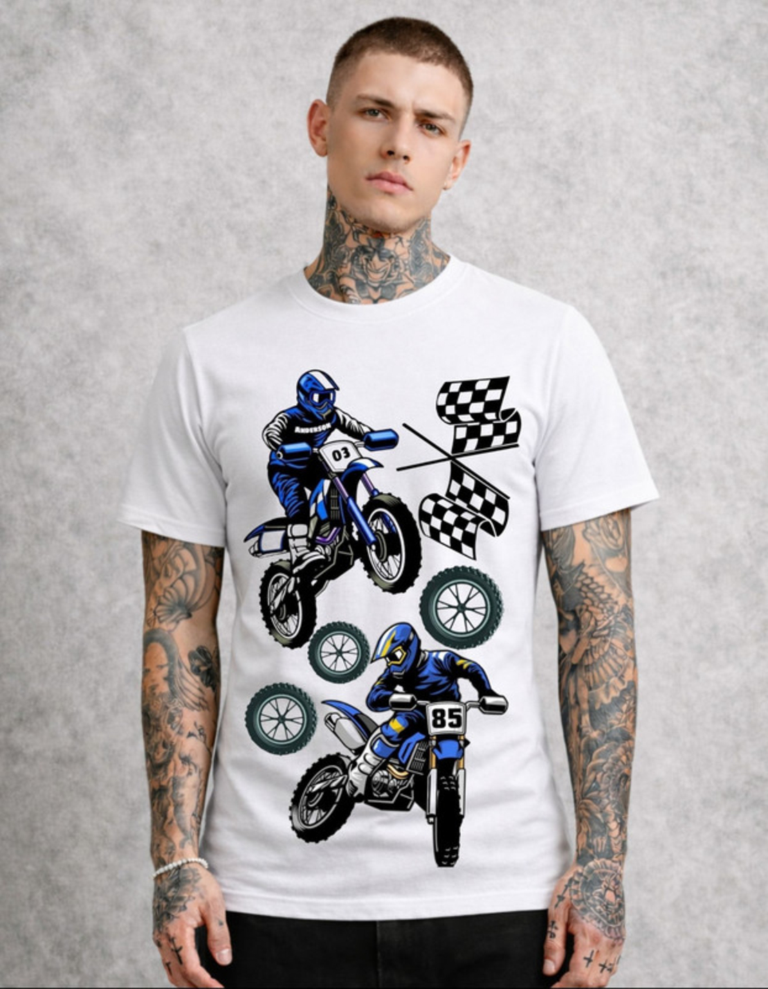 Тениска с подчертана графична идея