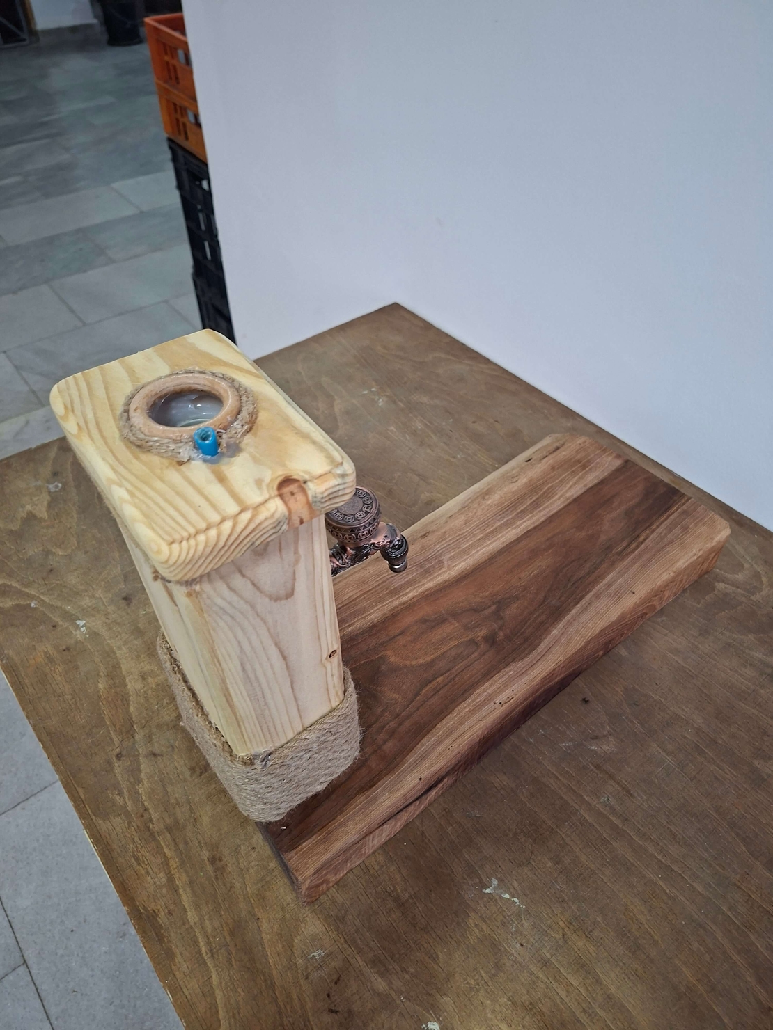 Дървен диспенсър за ракия с чешмичка – 2