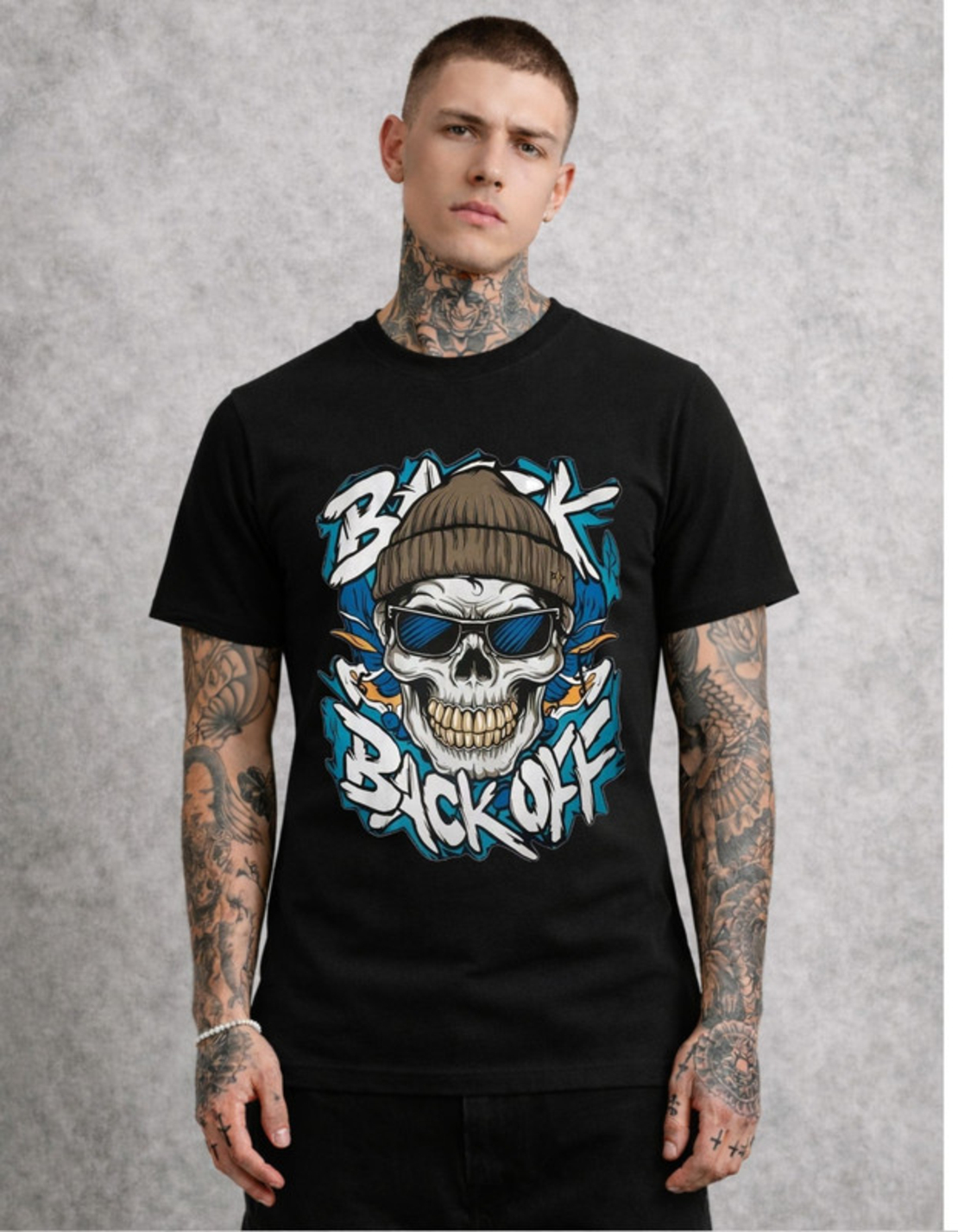 Тениска с подчертана дизайнерска идентичност