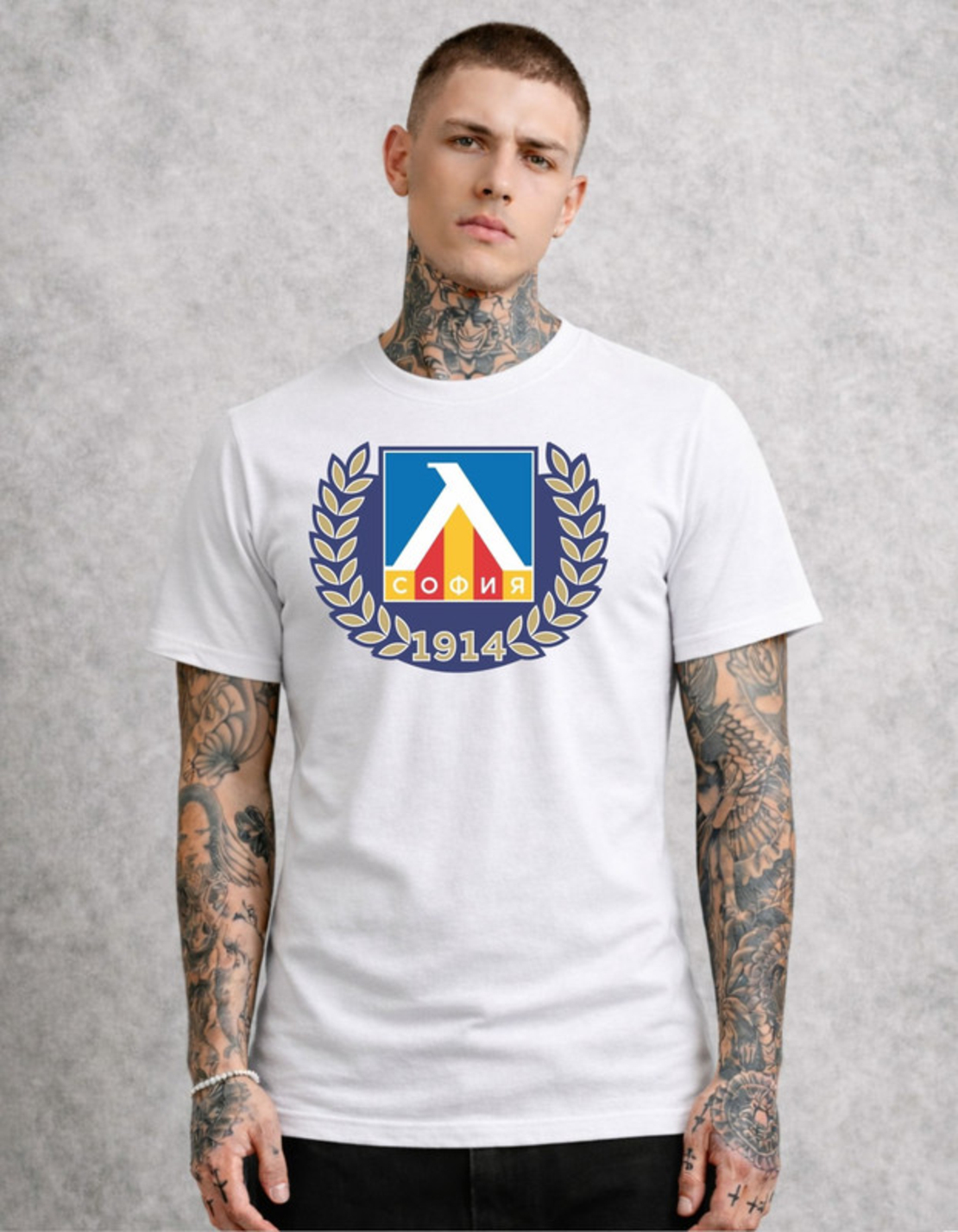 Тениска с силно дизайнерско излъчване