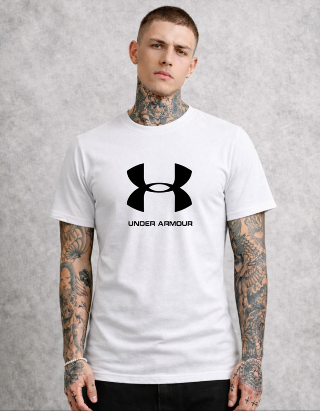 Градска тениска с модерен визуален стил