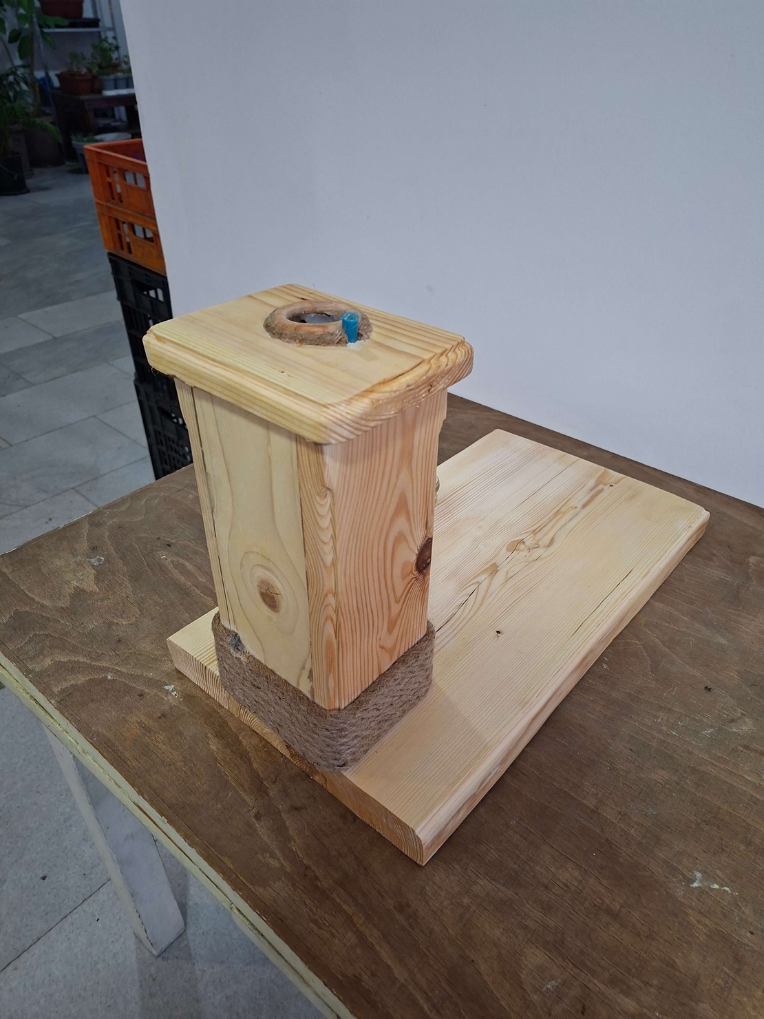 Дървен диспенсър за ракия с чешмичка