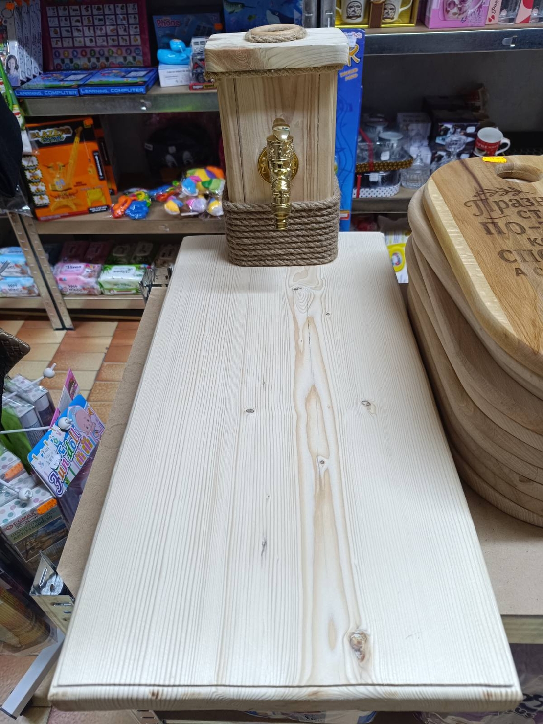 Дървен диспенсър за ракия с чешмичка – Гравиране по желание