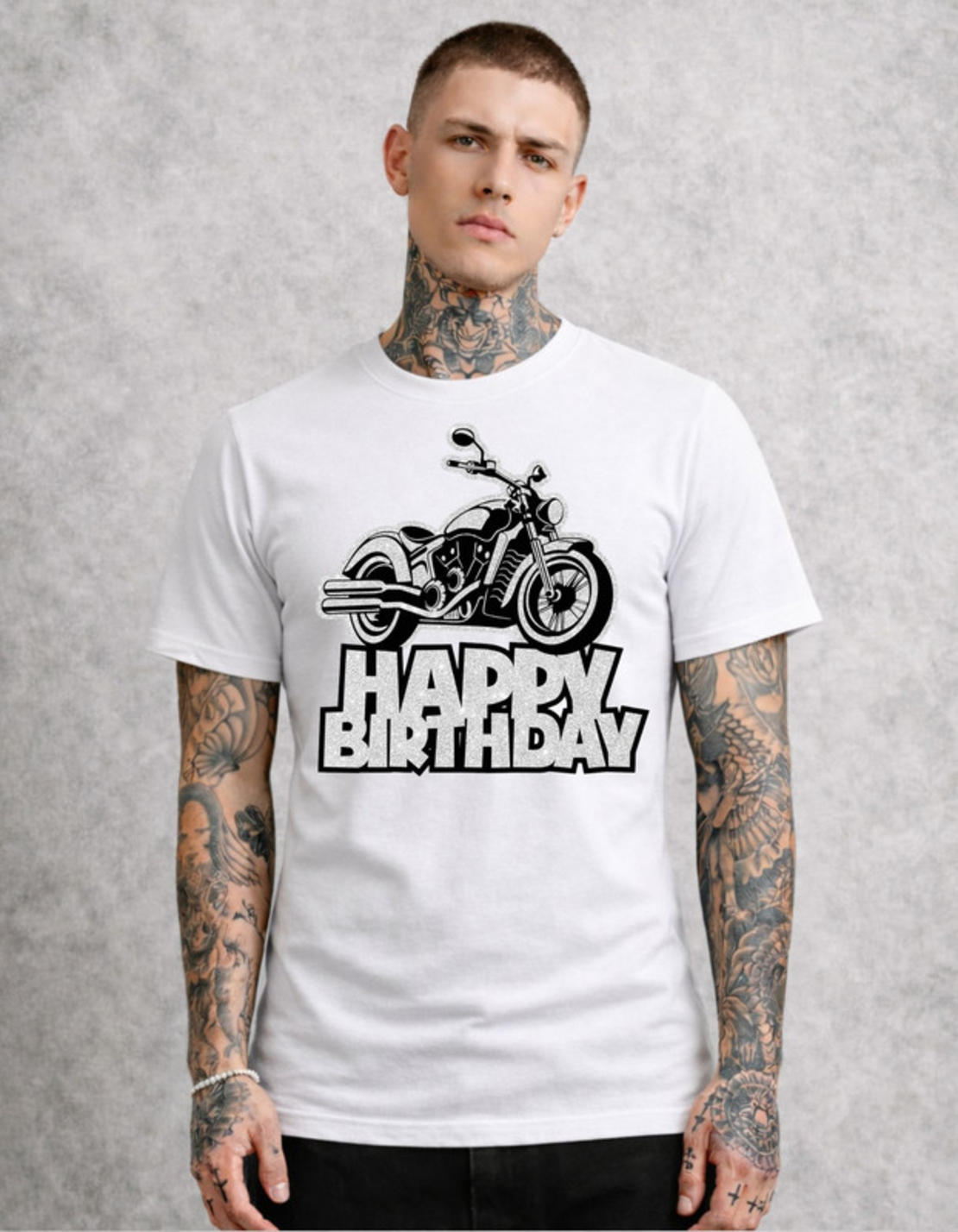 Тениска с подчертана индивидуалност