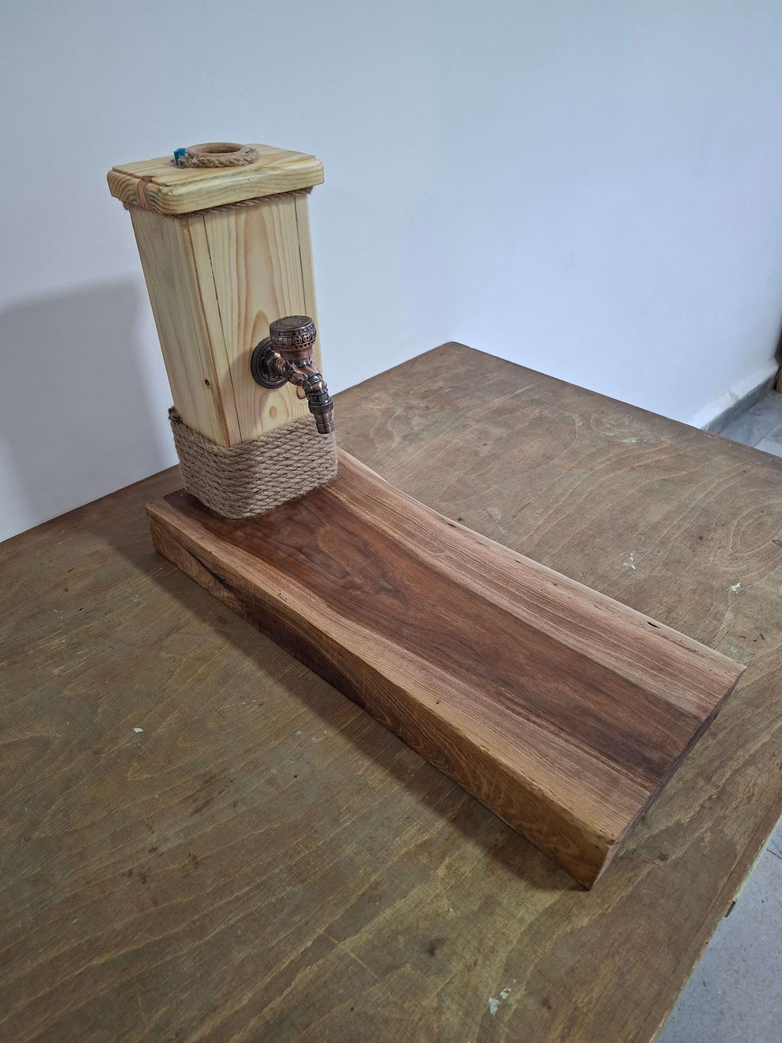 Дървен диспенсър за ракия с чешмичка – 2