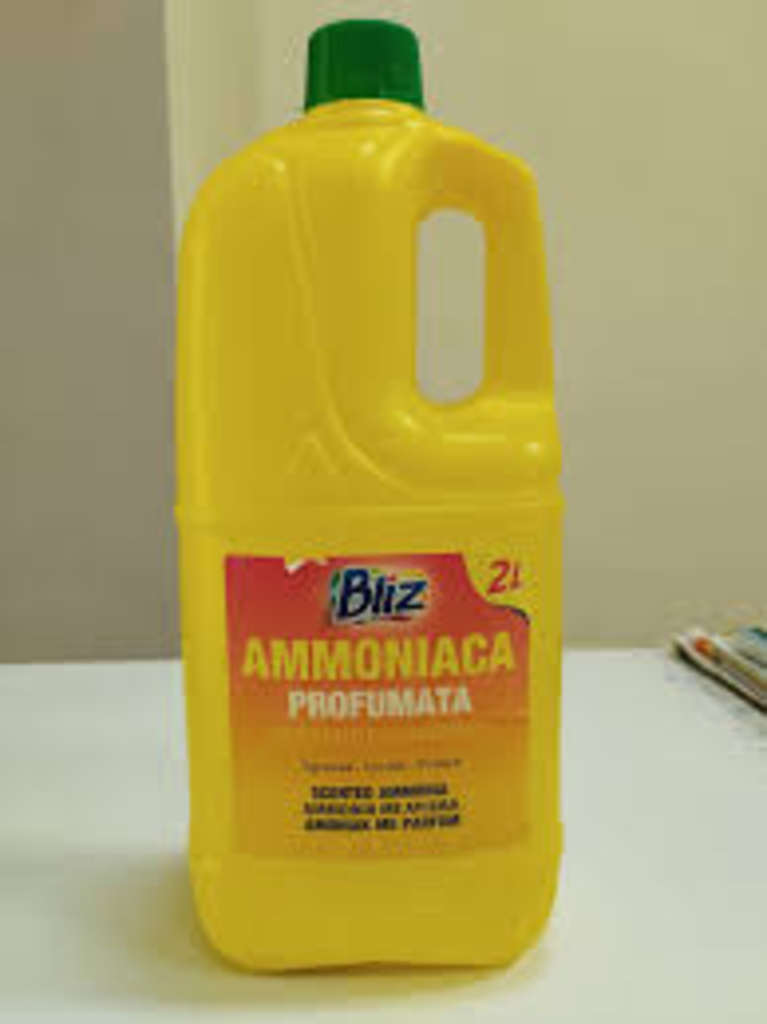 Bliz ammoniaca profumata - Ароматизиран амоняк за почистване, 2л.