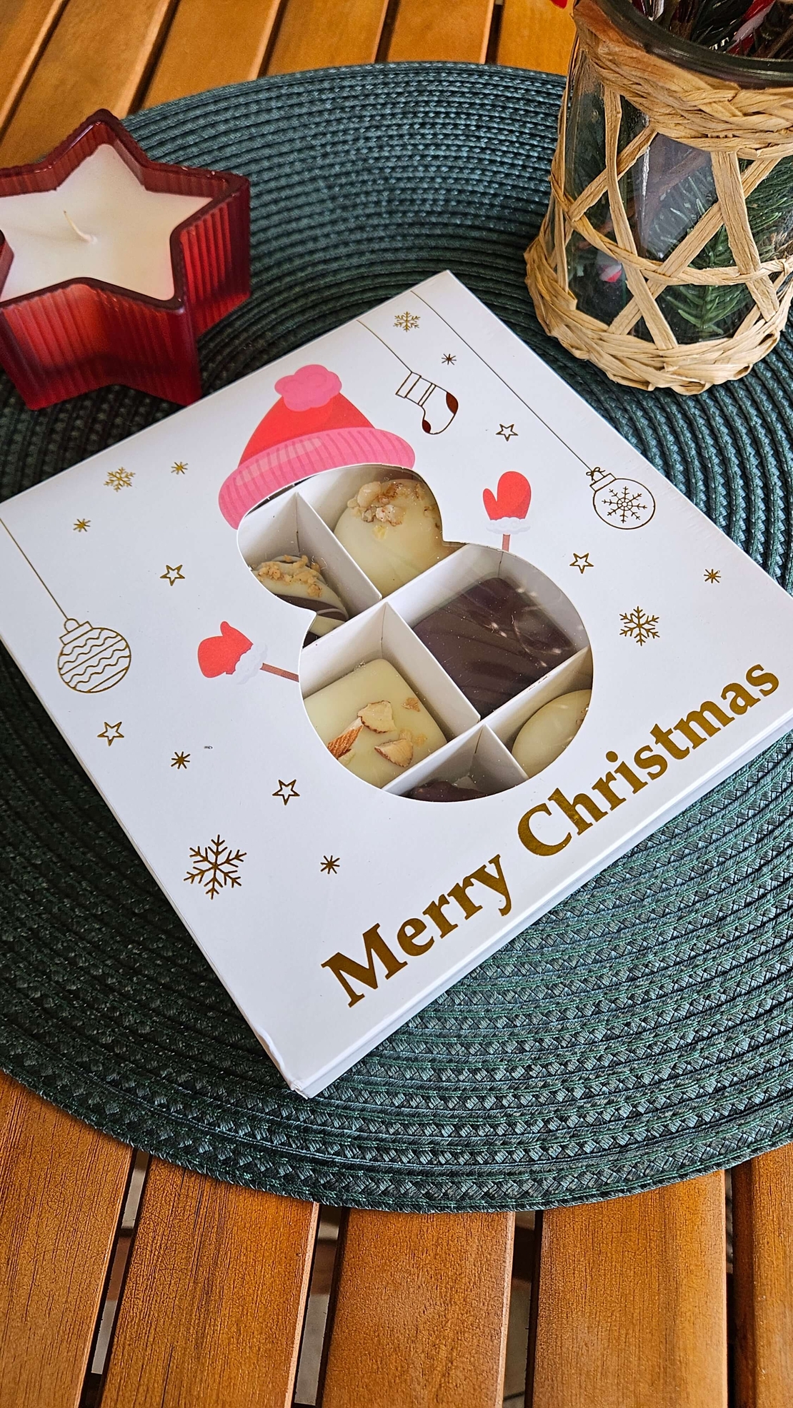 Коледна кутия с 16 бонбона