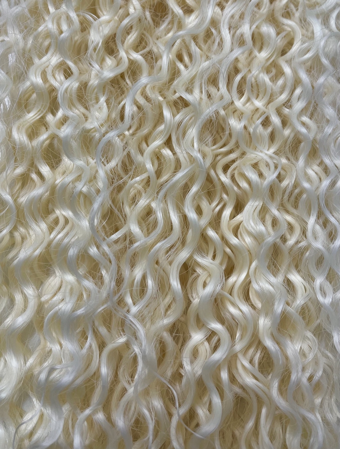 Опашка с мрежа и ластик - Русо 613 - ситни къдрици