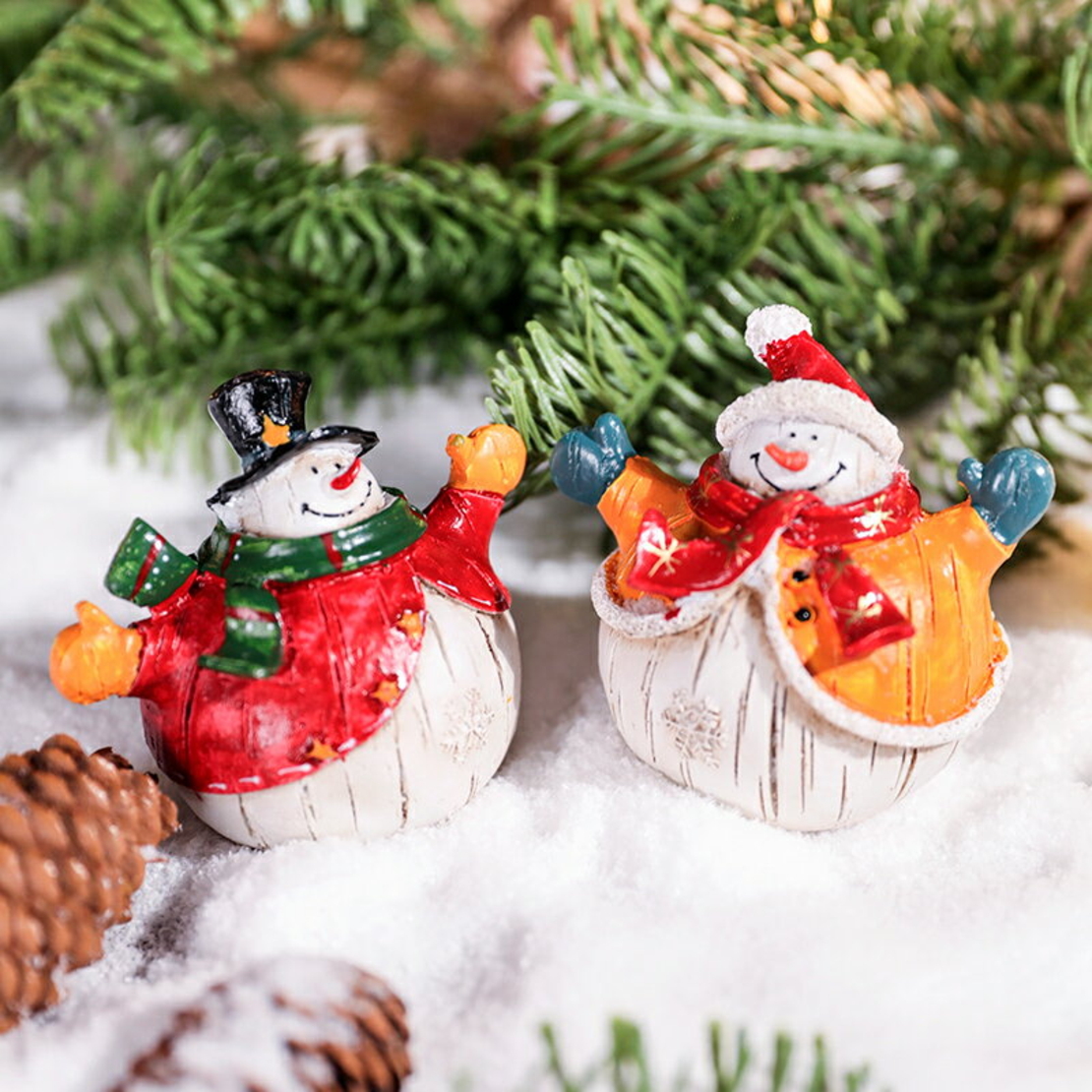 Коледни снежни човечета от полирезин – малка фигурка, идеална коледна украса за всеки дом