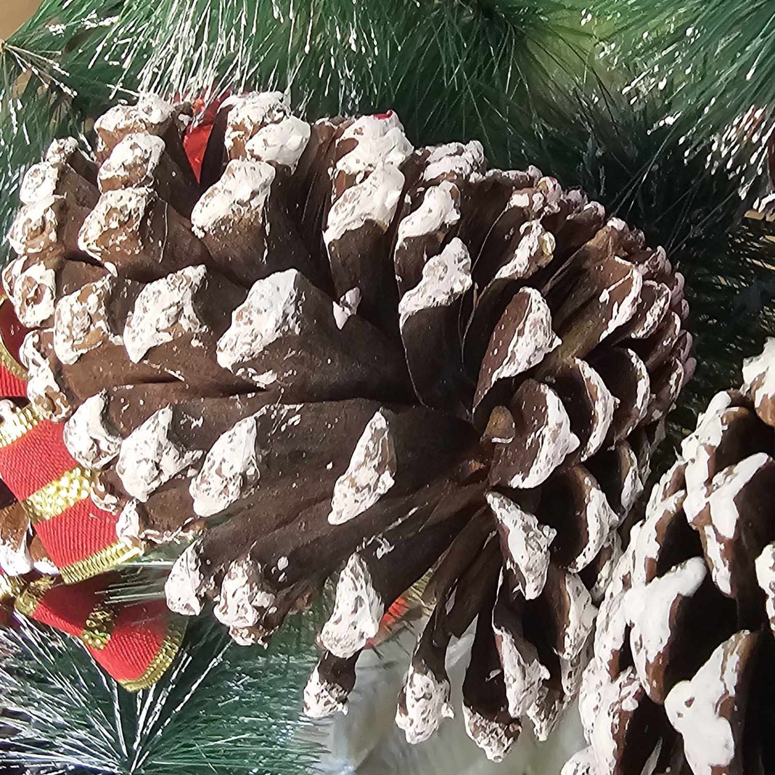 Красив голям коледен венец с шишарки 60 см