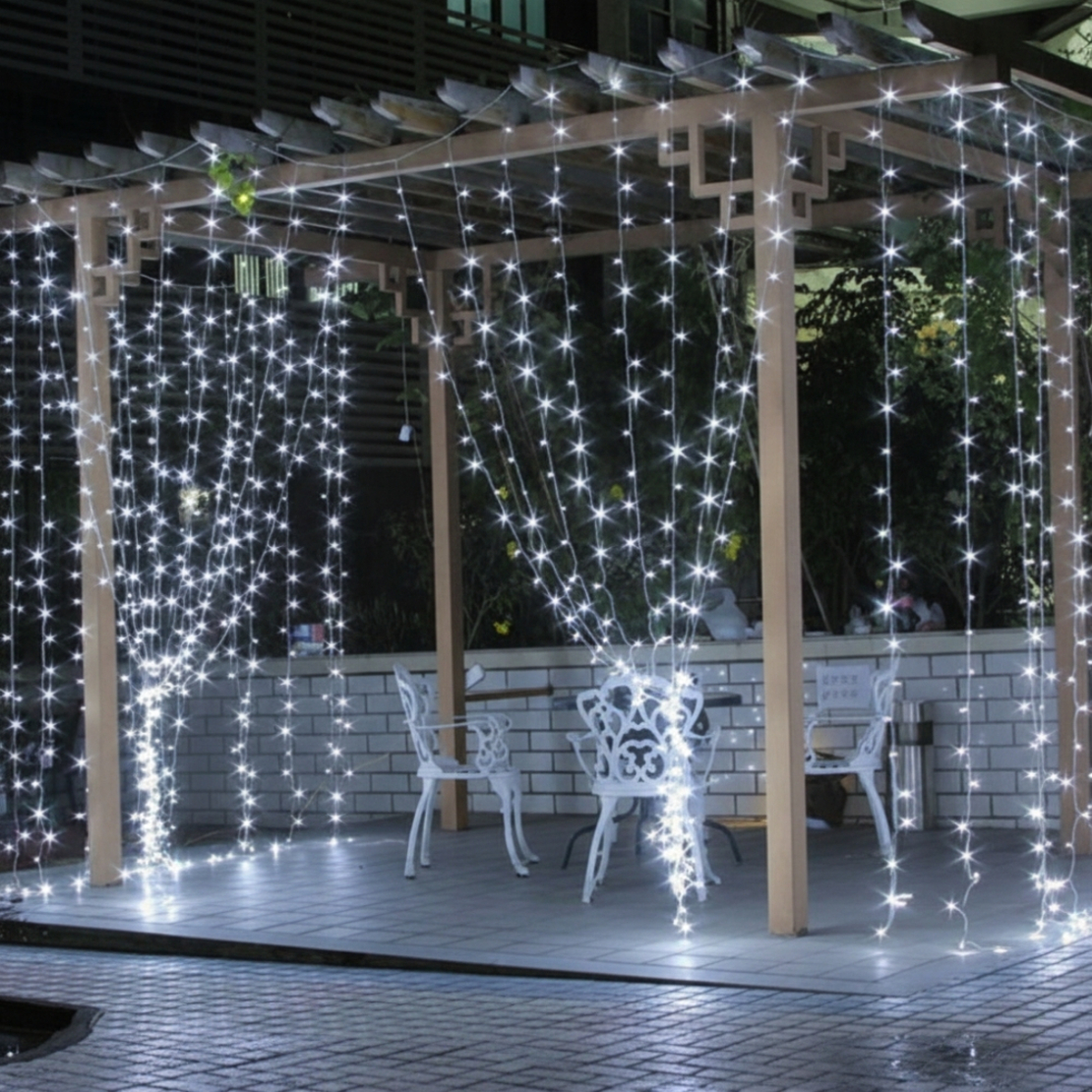 Коледна украса - светеща завеса