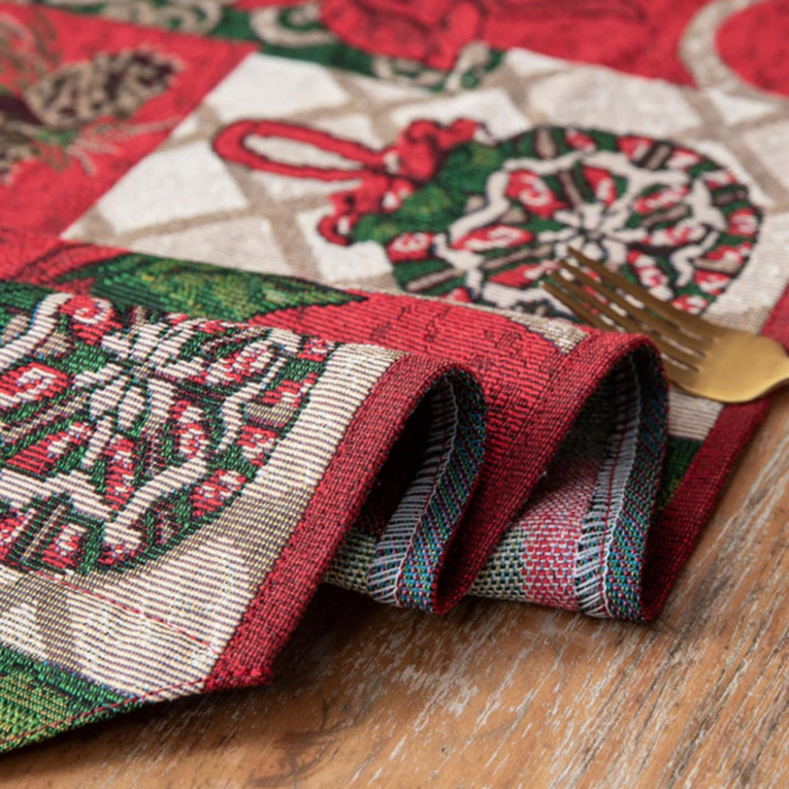 Коледна покривка за маса - идеалната празнична декорация