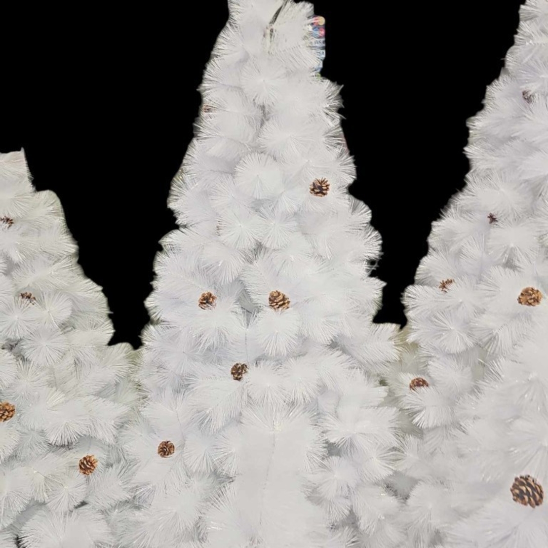 Коледна Снежно бяла елха с шишарки ТОП ПРЕДЛОЖЕНИЕ