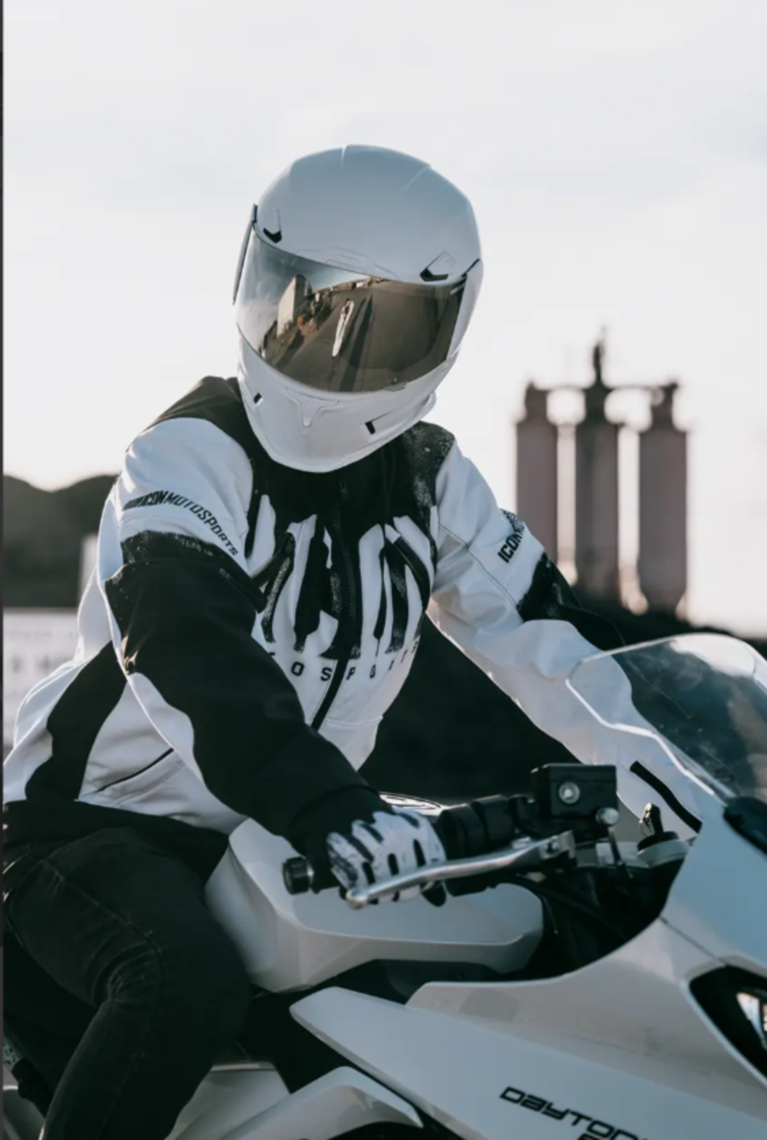 Каска ICON Airframe Pro™ WHITE GLOSS