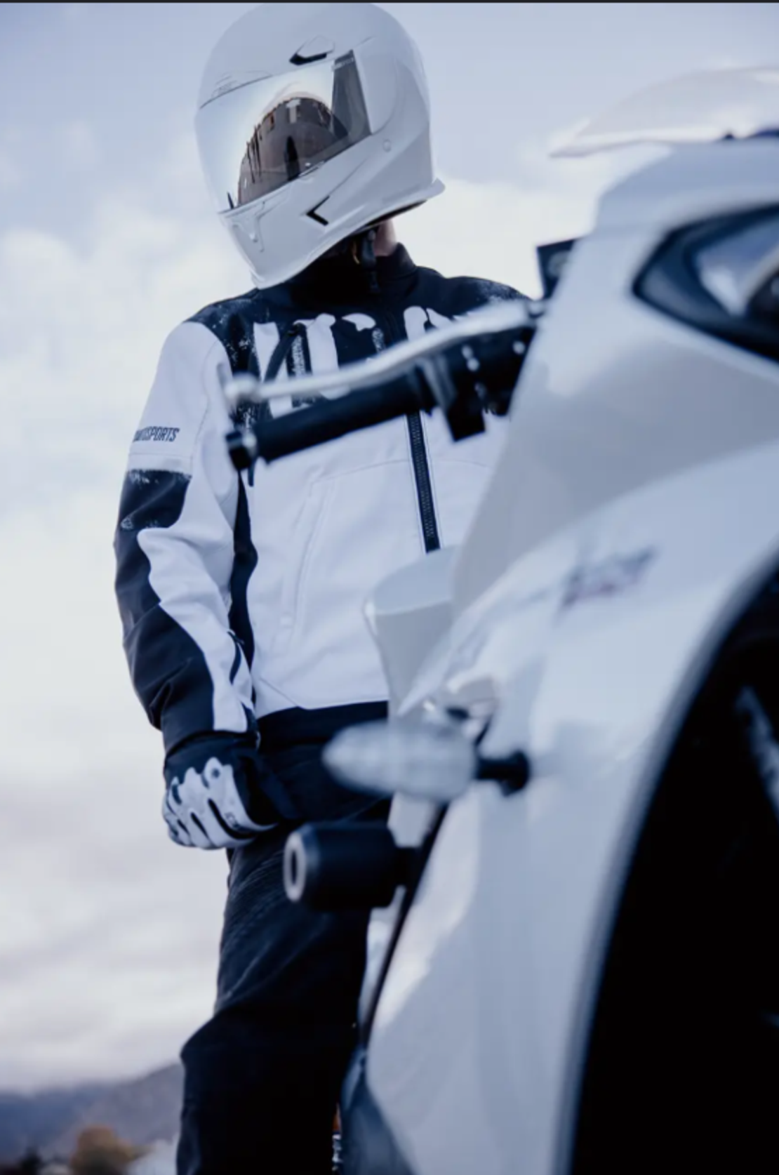 Каска ICON Airframe Pro™ WHITE GLOSS