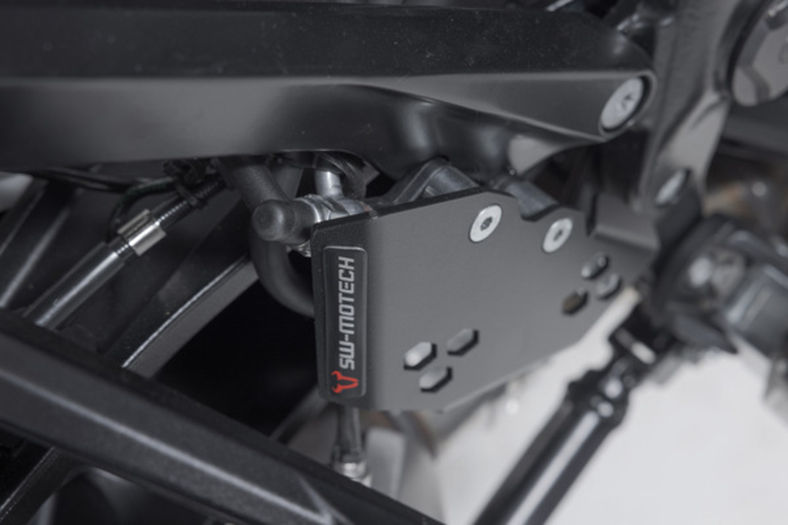 Протектор за спирачна помпа SW-MOTECH BRAKE CYLINDER GUARD SUPER ADVENTURE 1290 R ABS