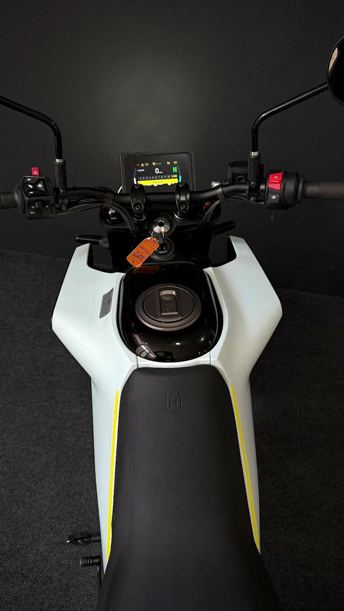 Husqvarna Vitpilen 401 2025 г., 900км TFT LED A2