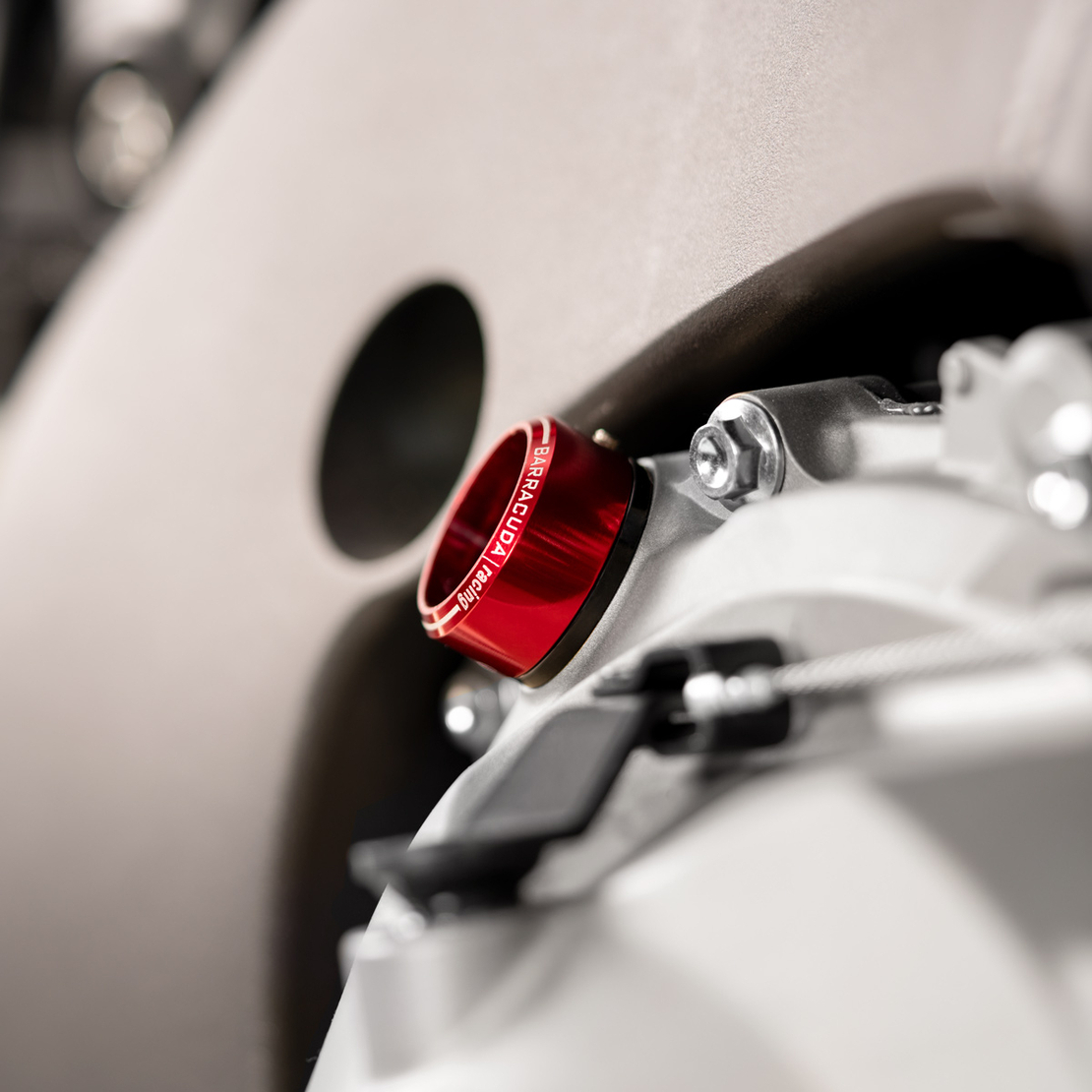 Цветна приставка за ПРОБКА ЗА МАСЛО BARRACUDA Ø28 RED