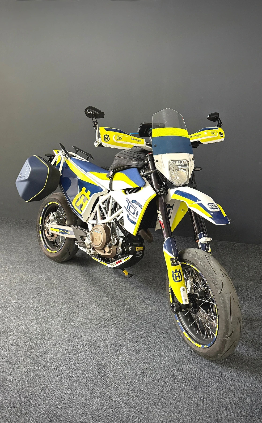 Husqvarna SM Super moto 701 2018г 1,500км