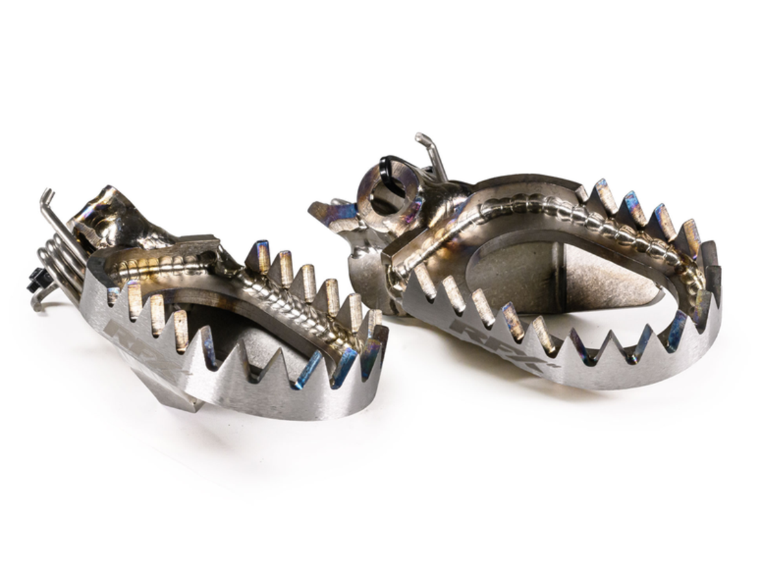 Степенки RFX Pro Series Anti-Mud Footrests - Titanium Fantic/Yamaha YZ 250F 24-25 / 450F 23-25