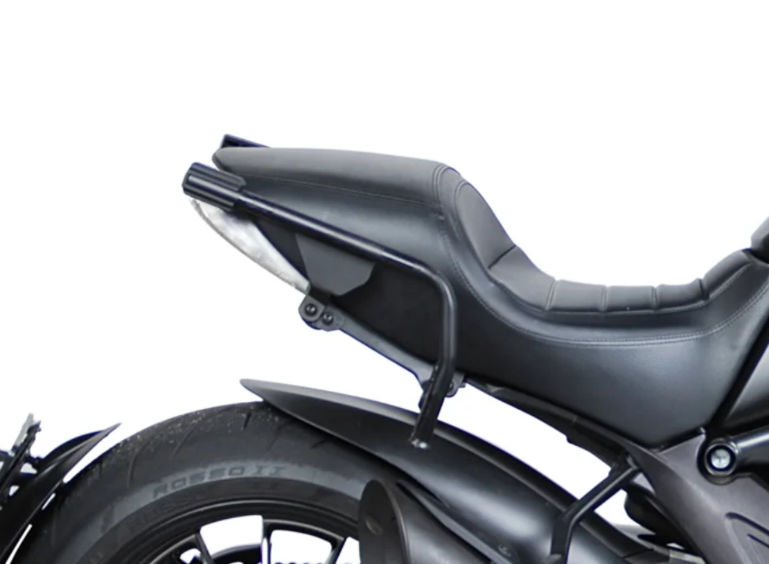 Монтажен комплект за куфари SHAD 3P SYSTEM DUCATI DIAVEL 1200 '14