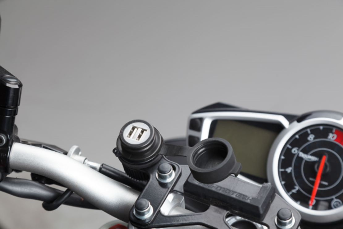 USB захранващ порт SW-MOTECH DOUBLE USB POWER PORT 1