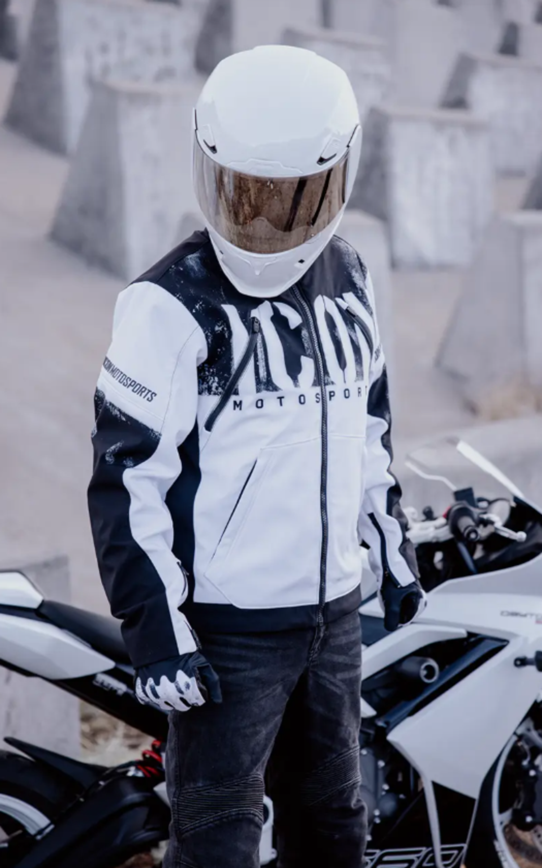 Каска ICON Airframe Pro™ WHITE GLOSS