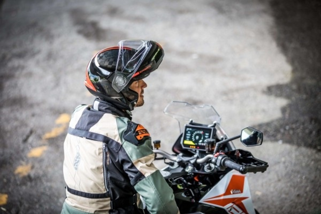 Мото каска SCHUBERTH C4 PRO CARBON BLACK/NEON YELLOW