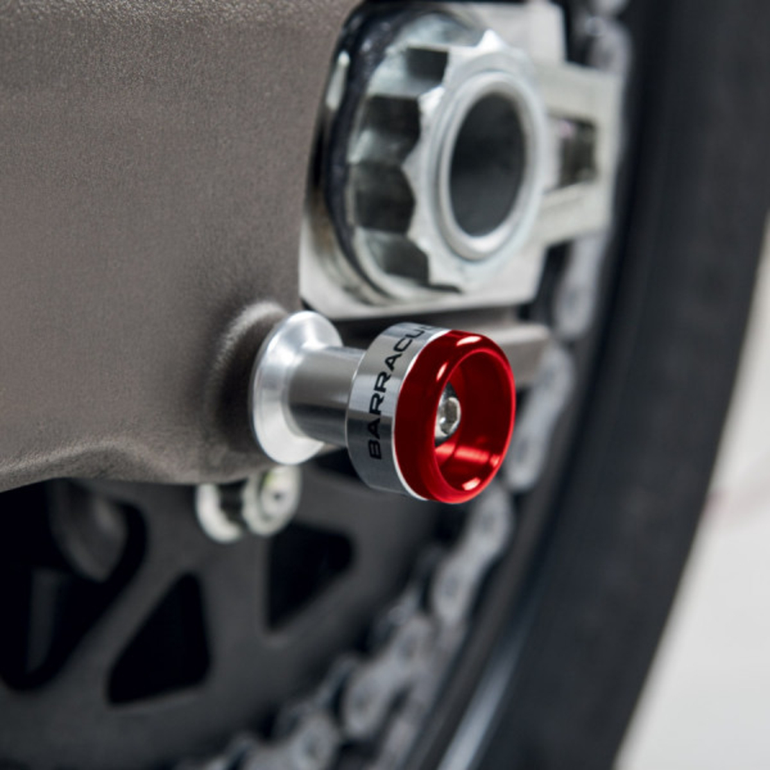 Цветна приставка за АДАПТЕР ЗАДНА СТОЙКА BARRACUDA RED