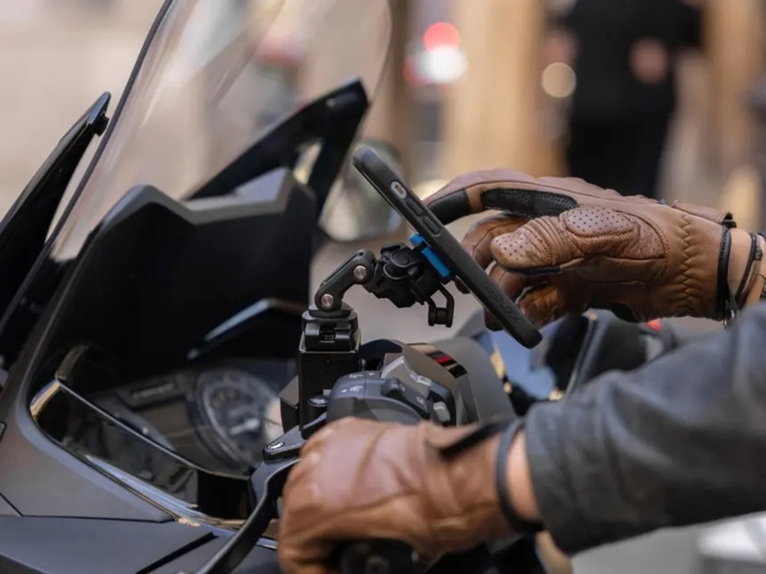 Система за монтаж QUAD LOCK Brake Reservoir Phone Mount V2