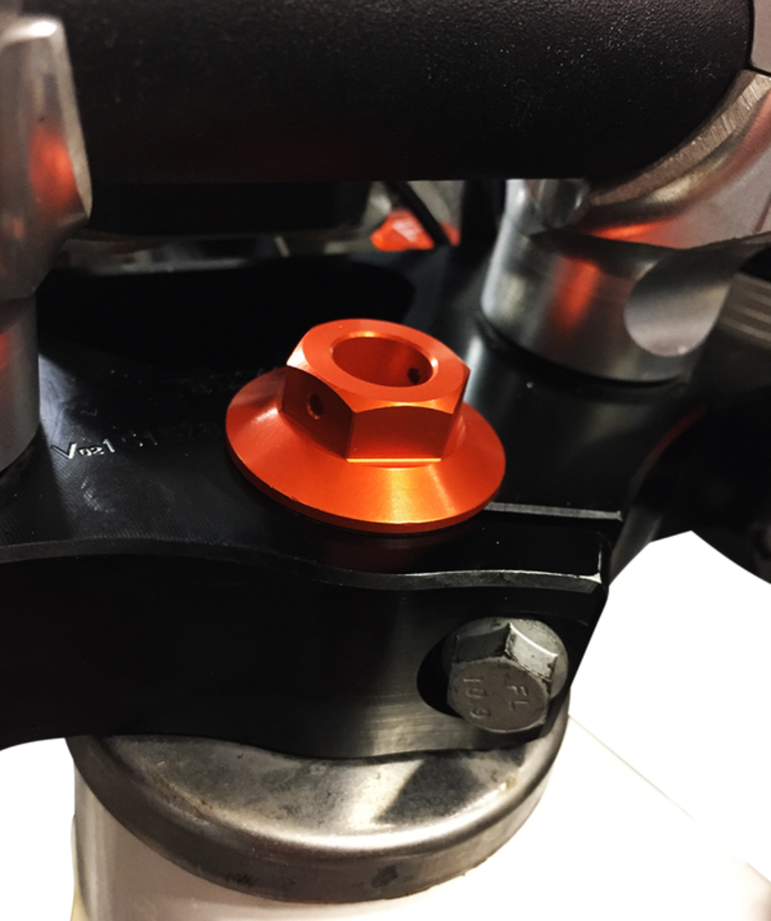 Гайка/Болт за трипътник SCAR за KTM ORANGE