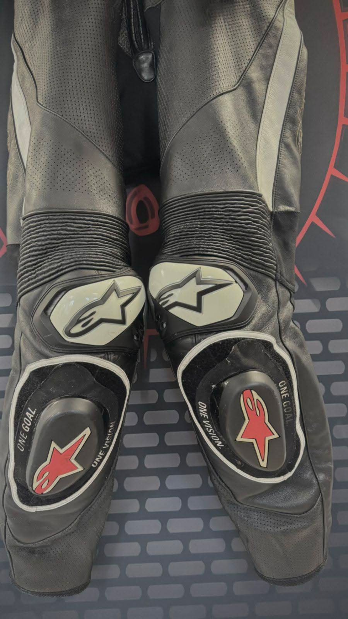 Кожен Мото Екип Alpinestars TECH 1-R номер 50-M Цял