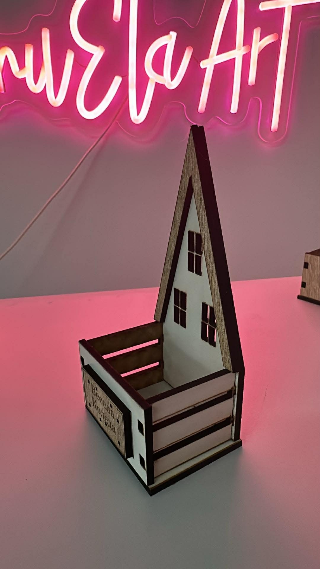 Коледна кутийка- Къща с много прозорчета