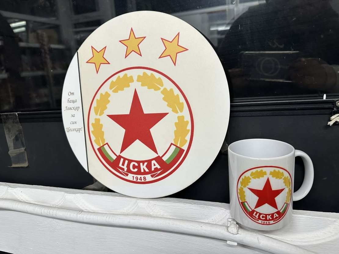 Чаша с лого на футболен отбор