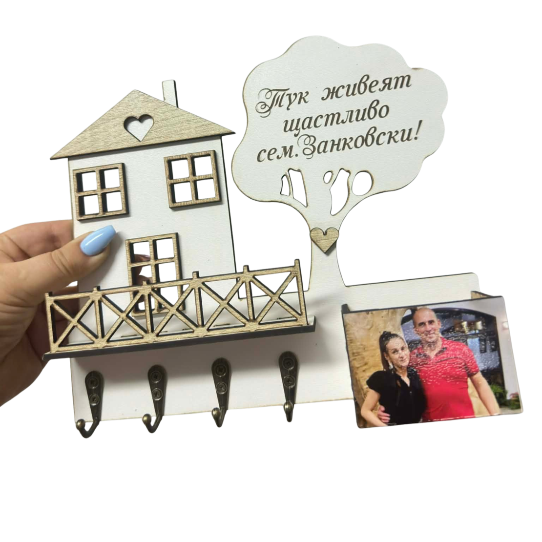 Поставка за ключове със снимки – персонализирана дървена декорация