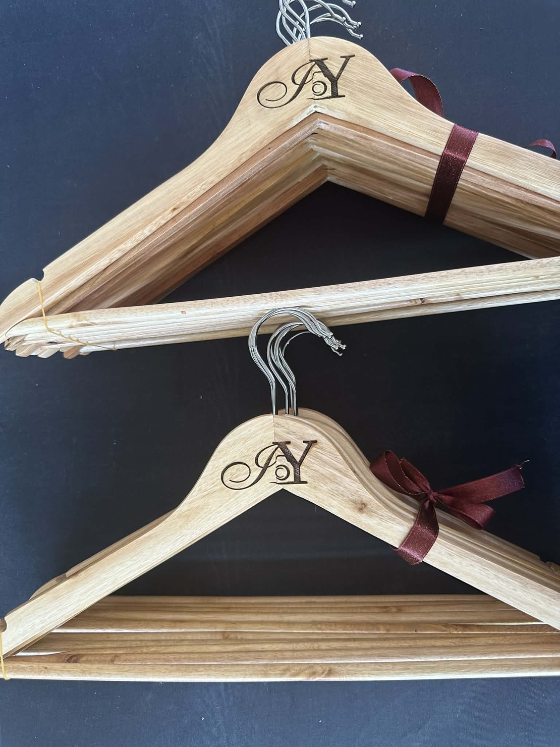 Дървени персонализирани закачалки с лого
