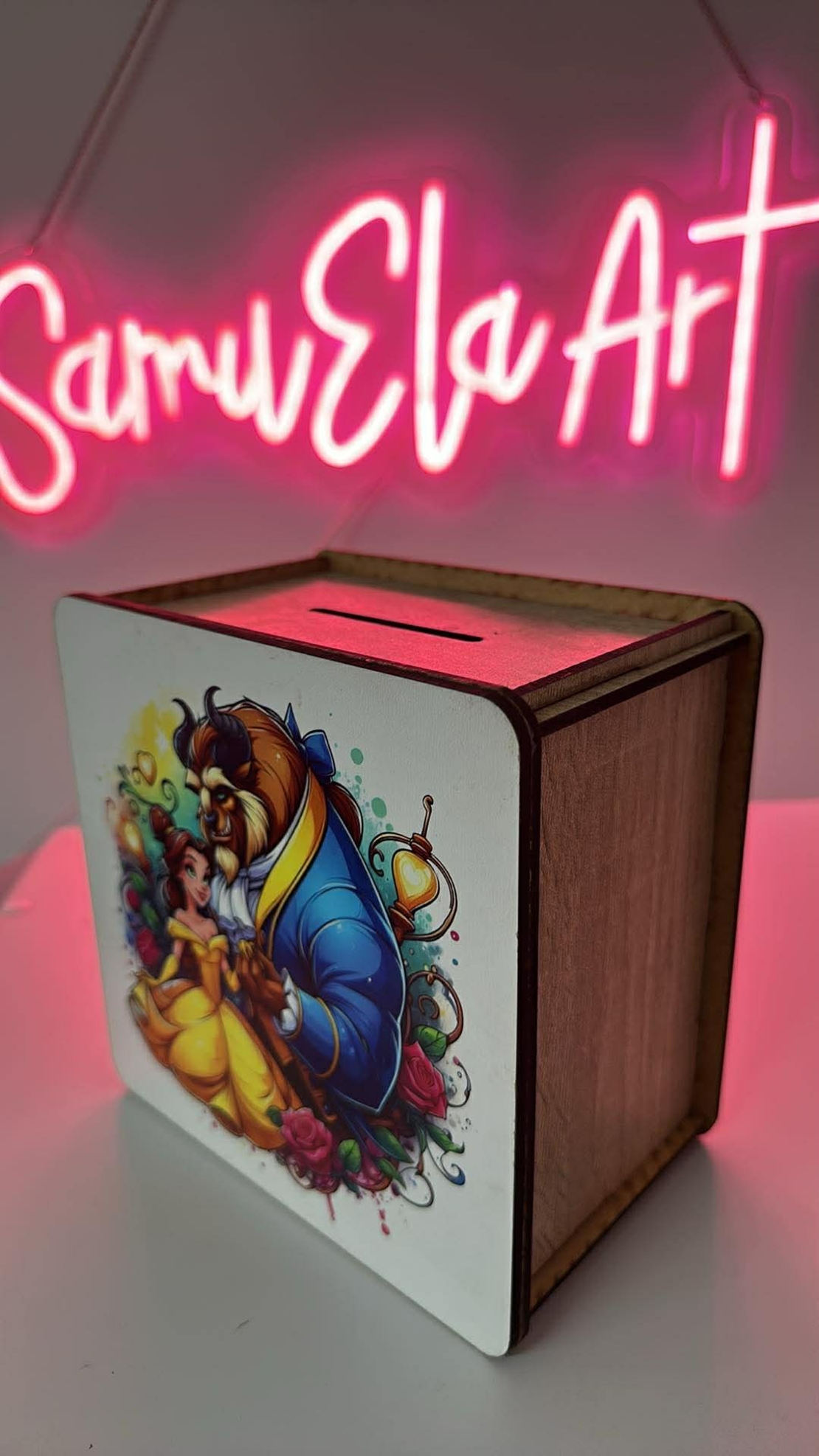 Лукс дървена касичка с цветен UV печат Красавицата и звяра