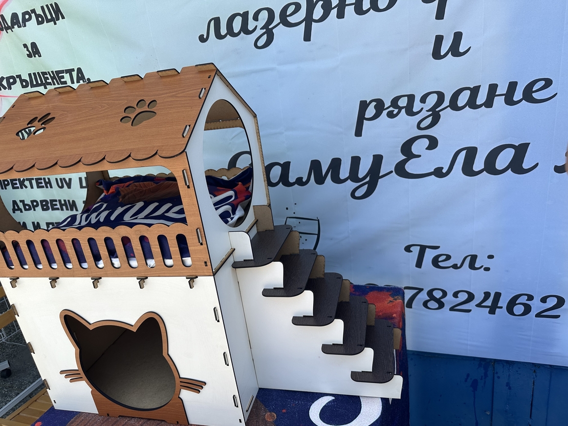 Къщичка за котки “Мяу Вила” – Двуетажен дървен дом