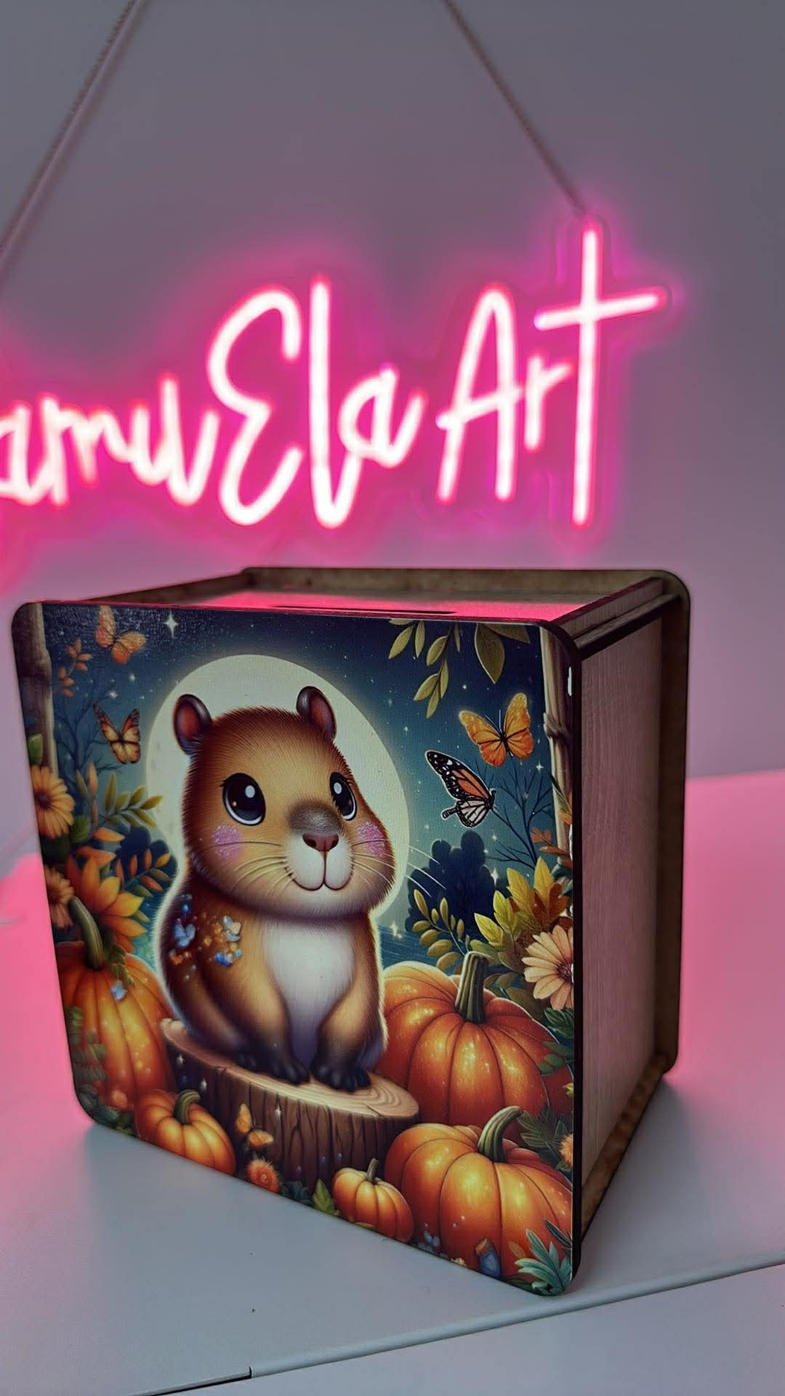 Лукс дървена касичка с цветен UV печат катеричка