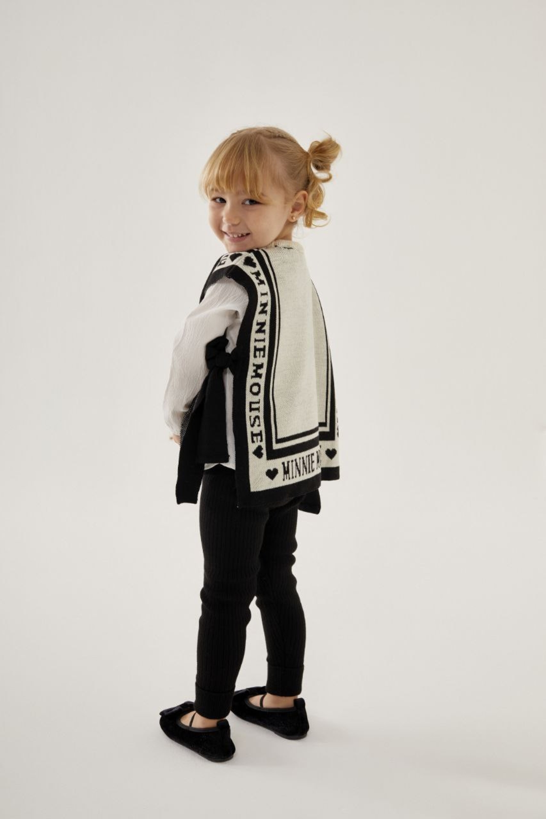 Детски комплект Minnie Mouse – клин и плетено пончо